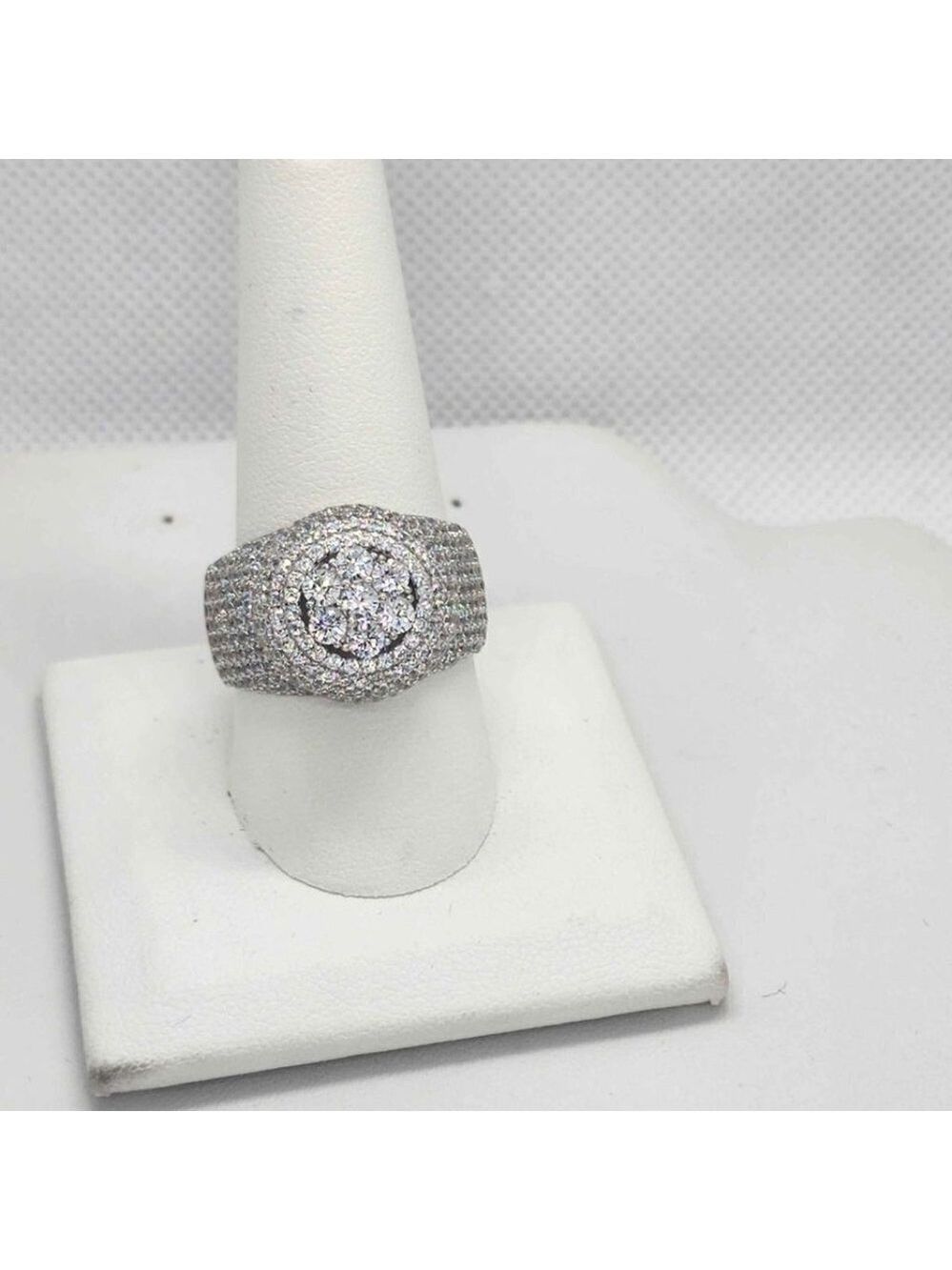 BRAND NEW  Sterling Silver 925 Round Design  Ring